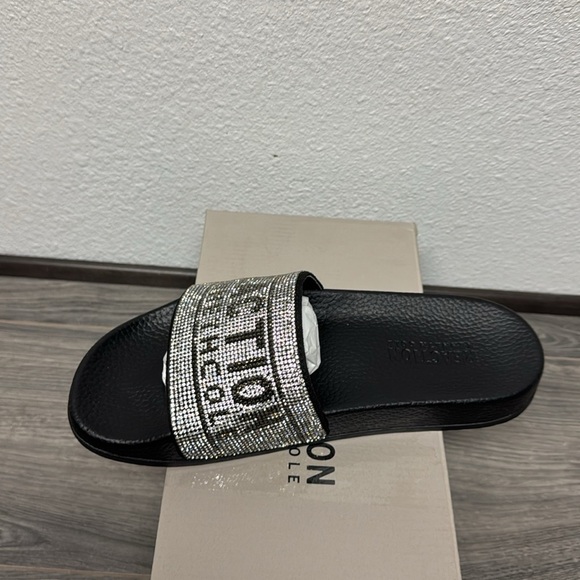 Kenneth Cole Reaction Women's Screen Jewl Slides Flat Sandals - Picture 6 of 6